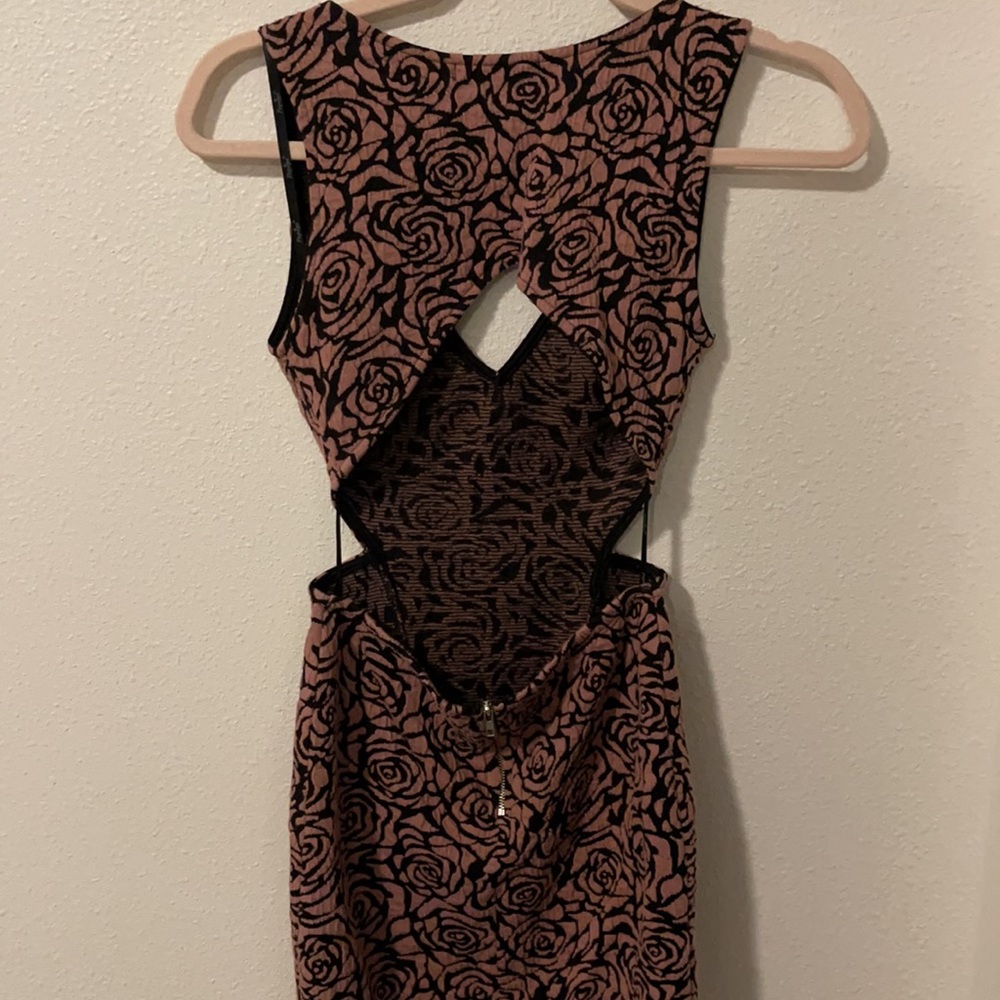 Dress - Picture 3 of 3